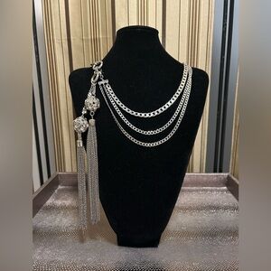 Chain belt with tassels